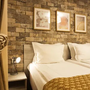 Place By Hmg Otel