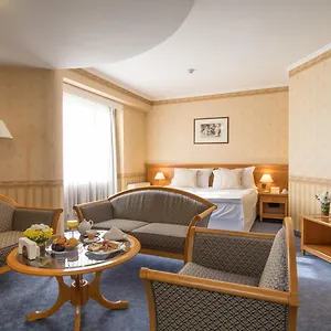 Downtown - Location In The Heart Of Otel